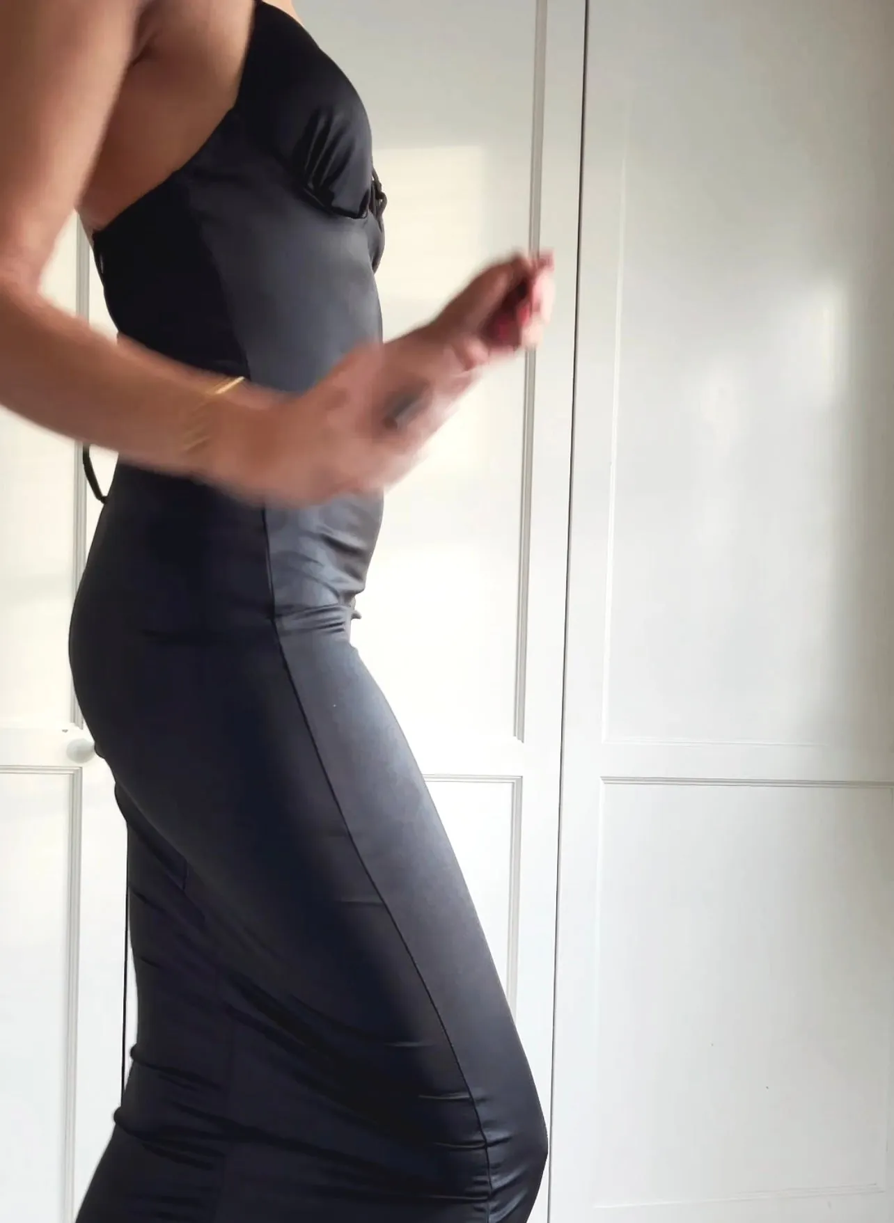 MIDI SLIM DRESS WITH OPEN BACK - BLACK
