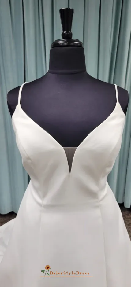 Simple Summer Plus Size Crepe Wedding Dress